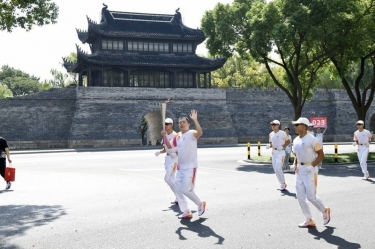 笑臉與熱情刷屏！這名火炬手是景興人！